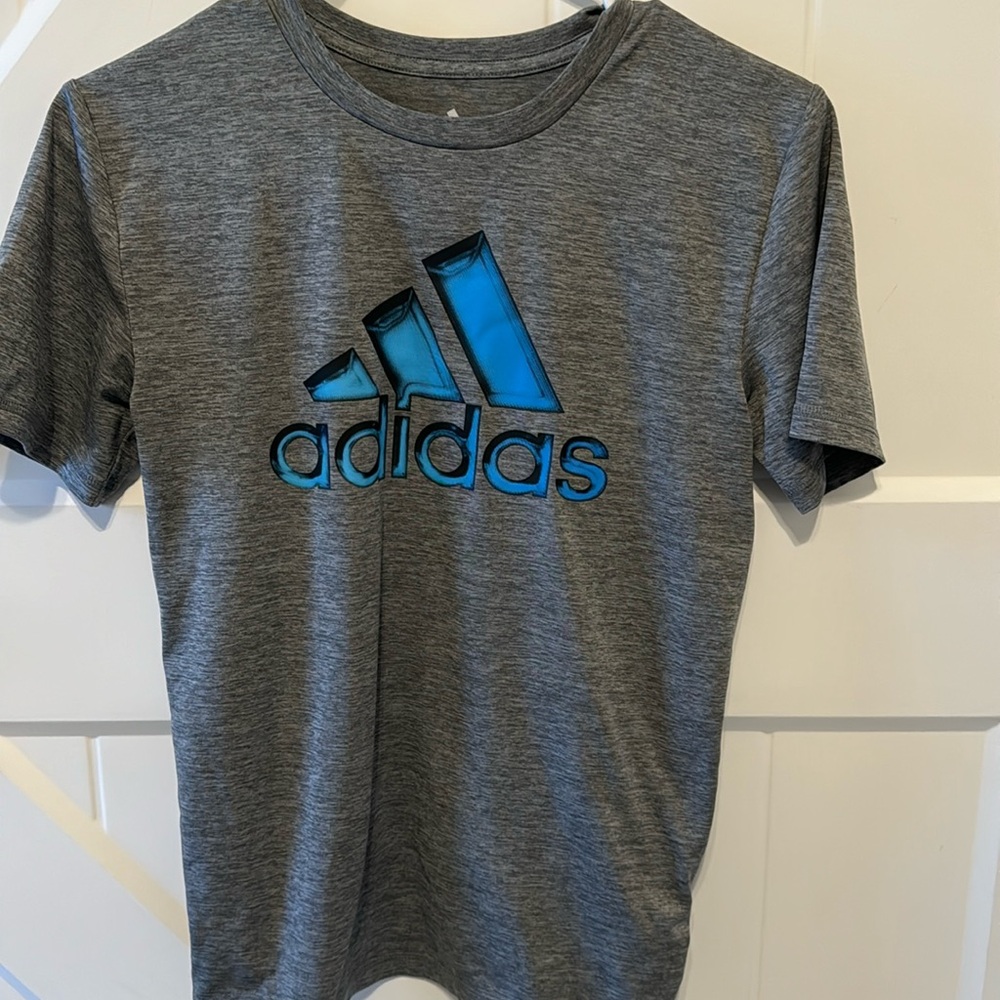 Boys adidas t shirt size M 10/12